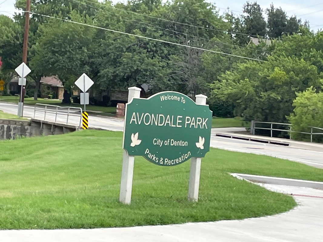 walking near me in Avondale Park in summer