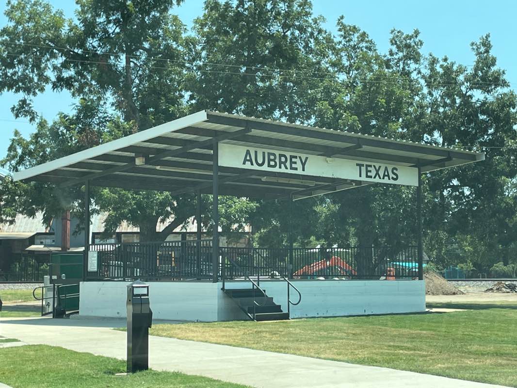 walking near me in Aubrey City Park in autumn