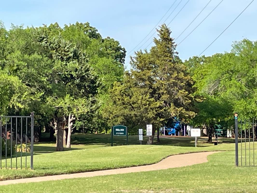 walking near me in Knoll Park in spring