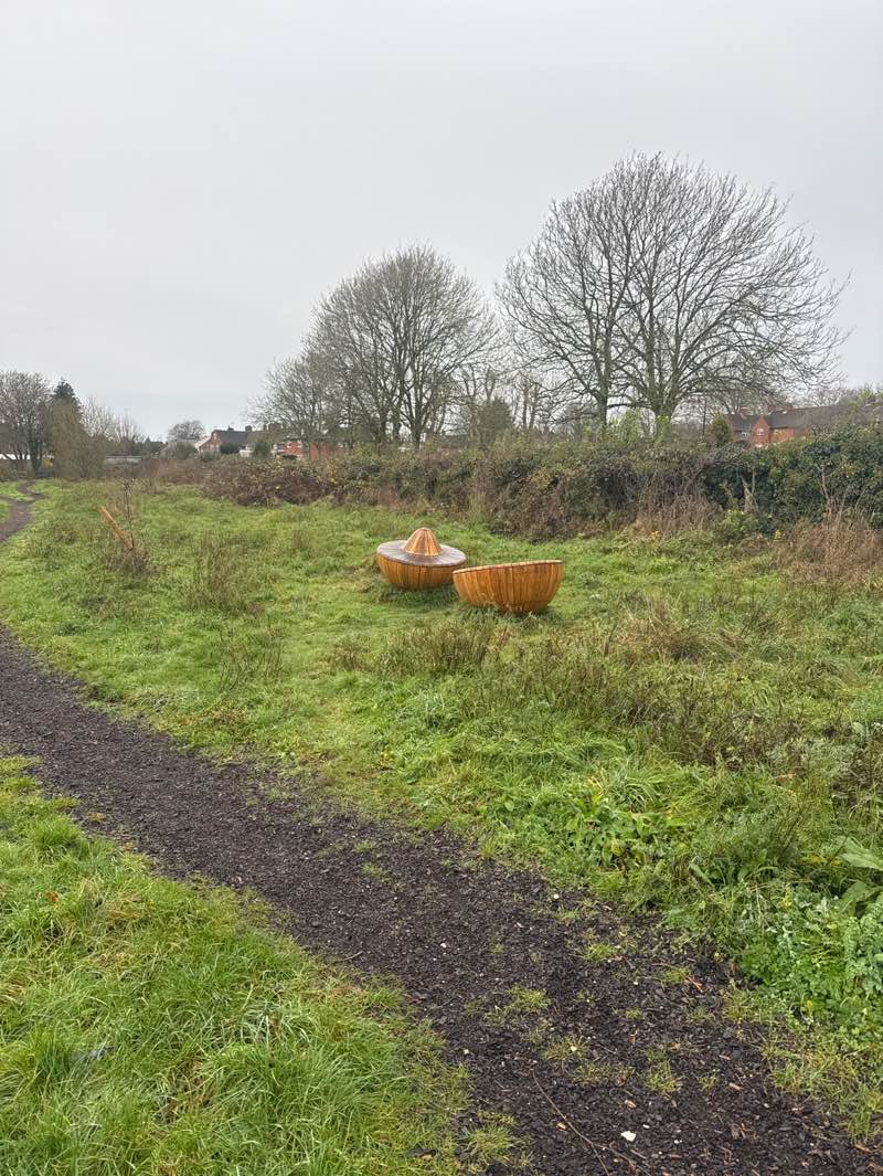 walking near me in Lyford Road Recreation Ground in winter