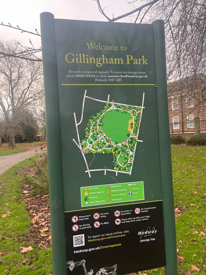 walking near me in Gillingham Park in autumn