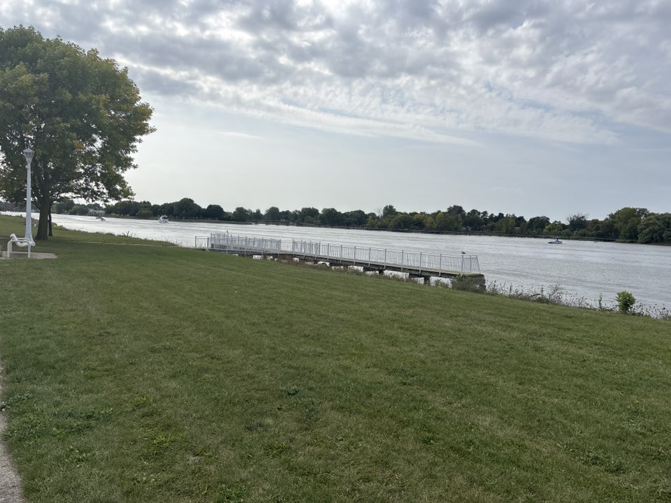 walking near me in Wenonah Park in autumn
