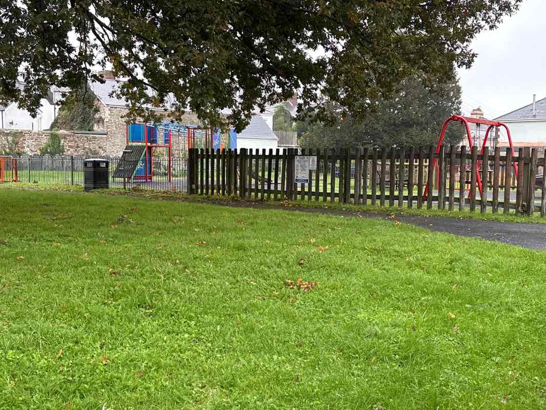 walking near me in Old Town Gardens in autumn