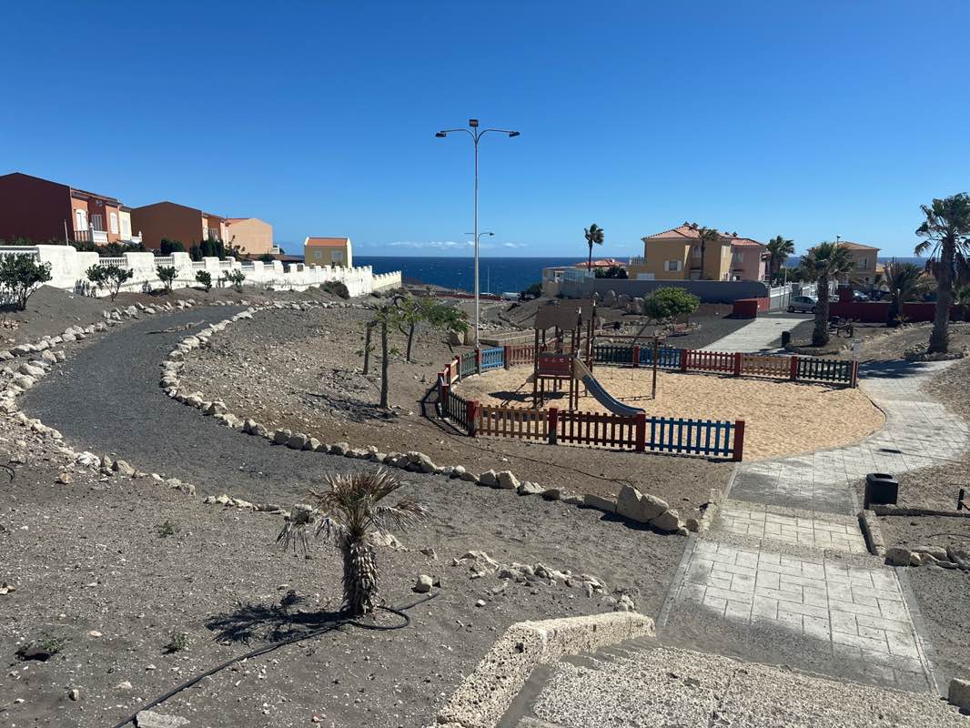 walking near me in Parque lúdico "Montaña Pelada" in autumn