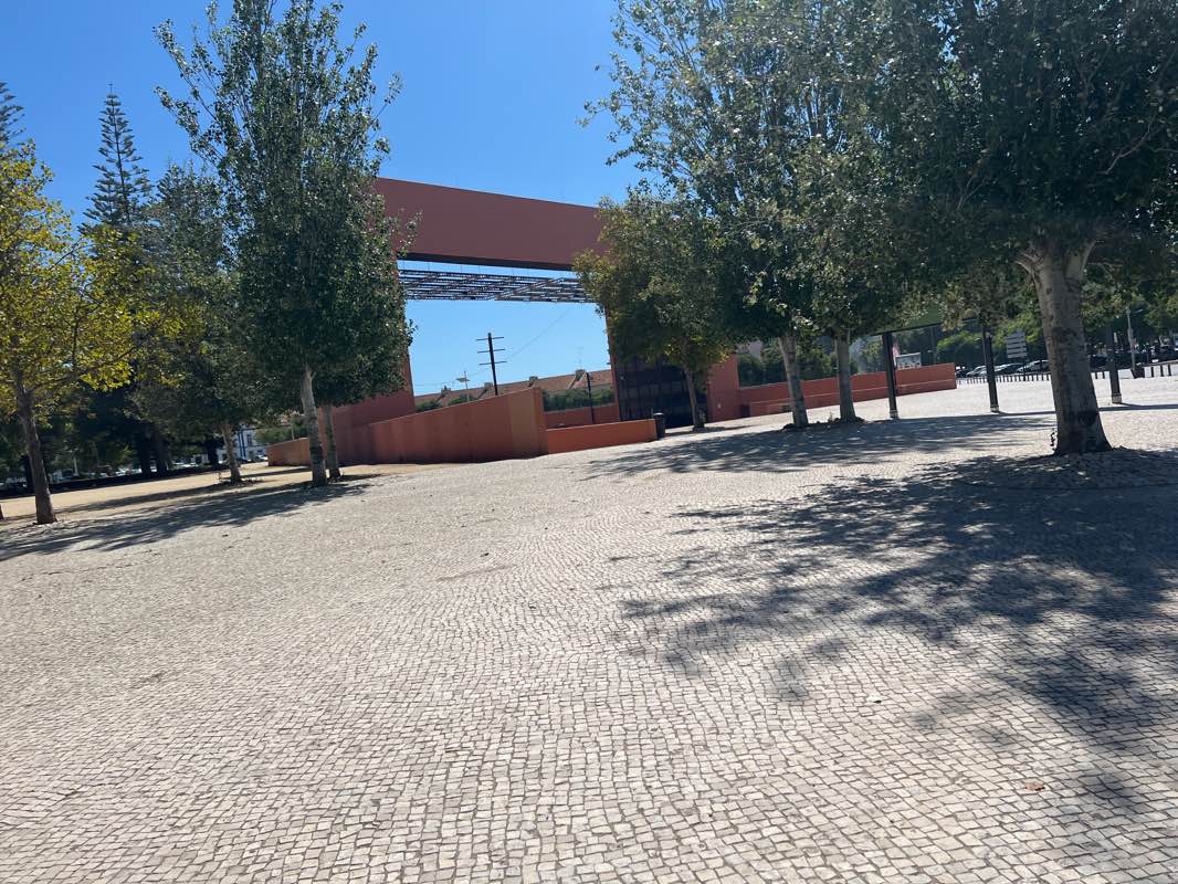 walking near me in Parque José Afonso in winter