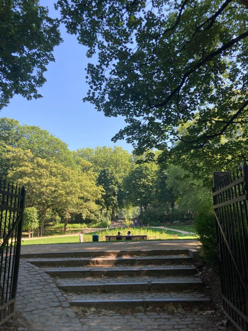 walking near me in Jardin de René Pechère - René Pechèretuin in winter