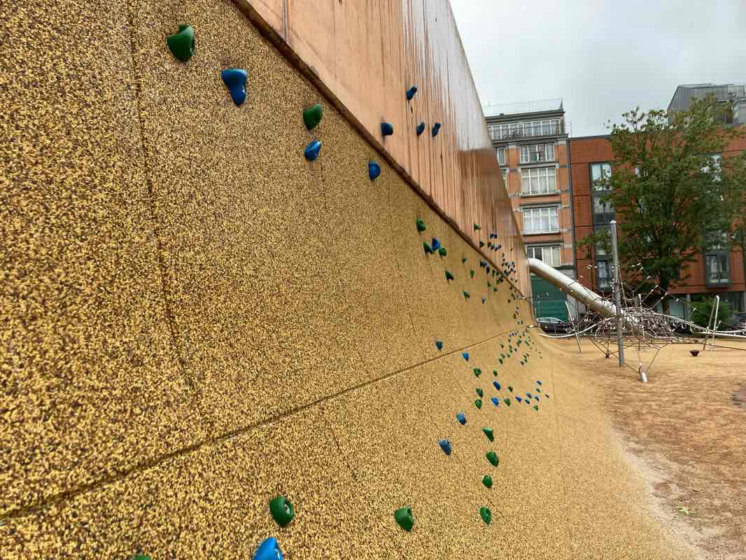 walking near me in Parc Marie Popelin - Marie Popelinpark in winter