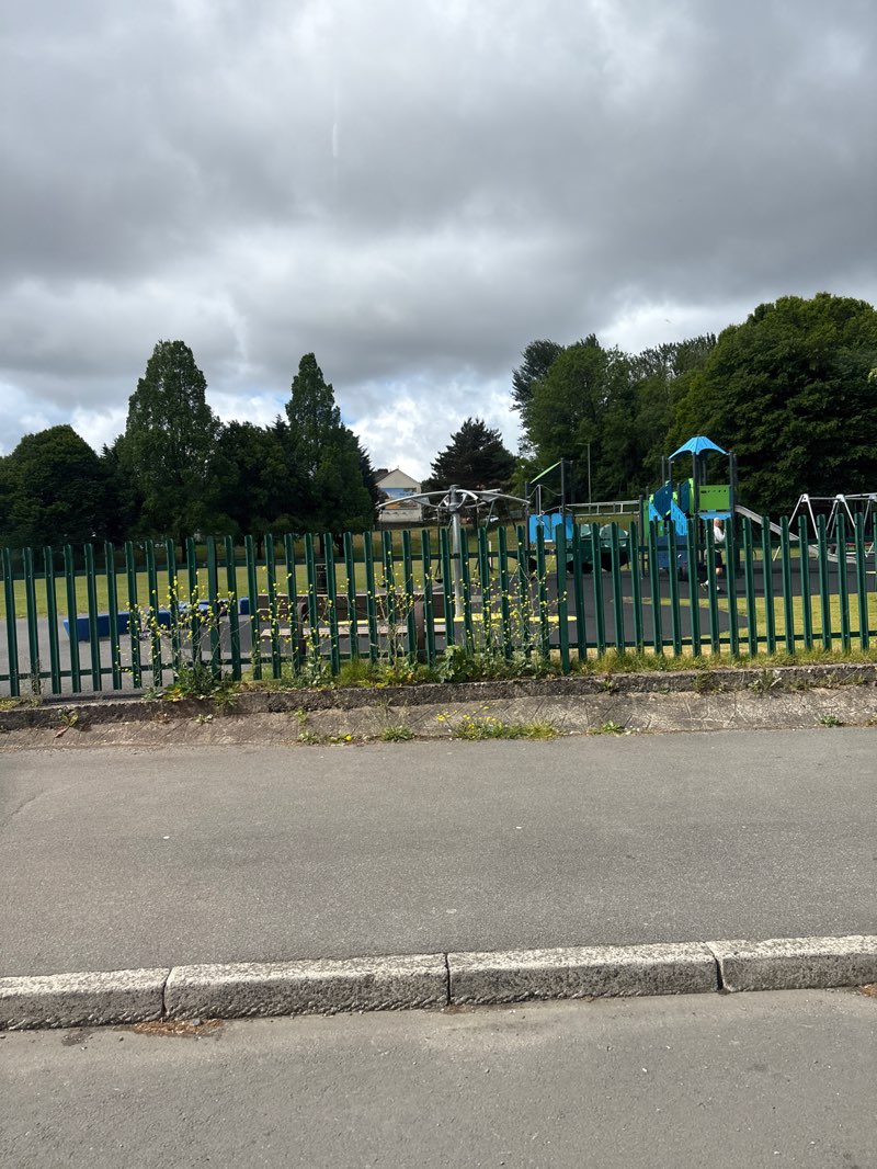 walking near me in Cwm Level Park in spring