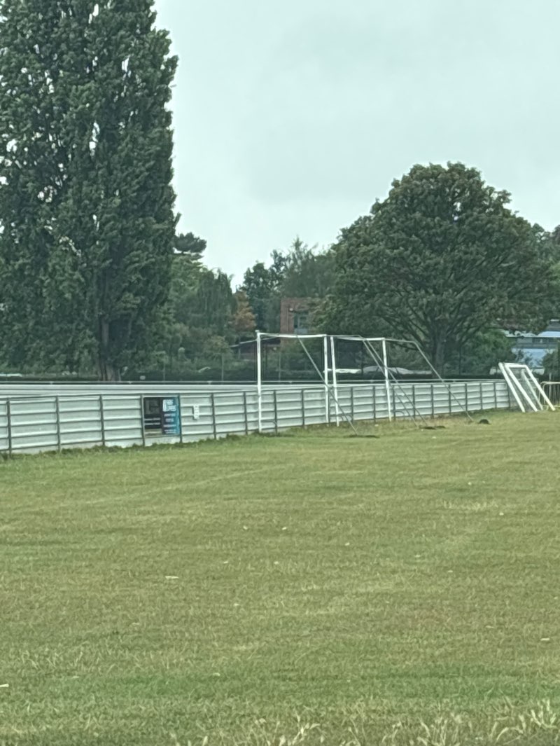 walking near me in Melbourne Park in autumn