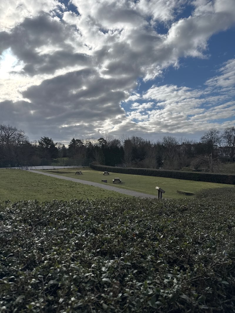 walking near me in Calverley Park in spring