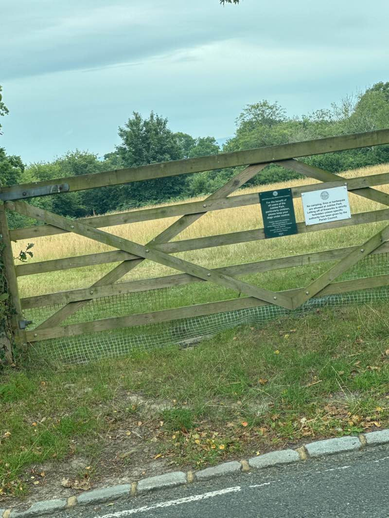 walking near me in Jubilee Park in autumn
