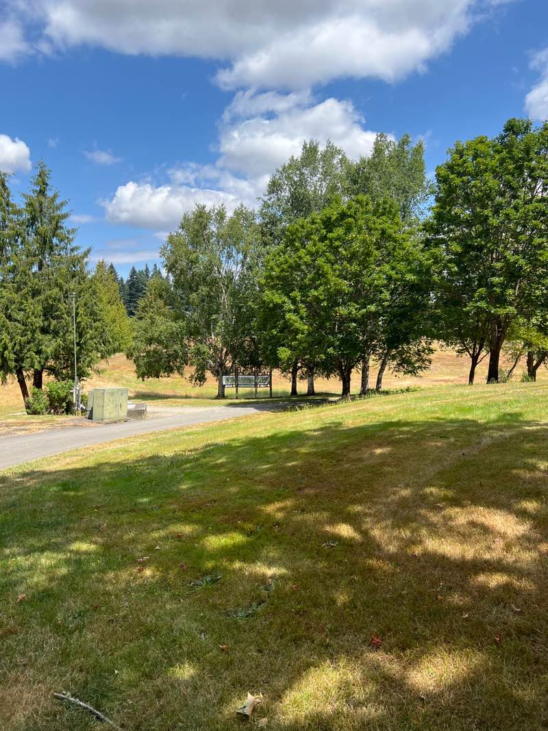 walking near me in Pleasant Valley Park in autumn