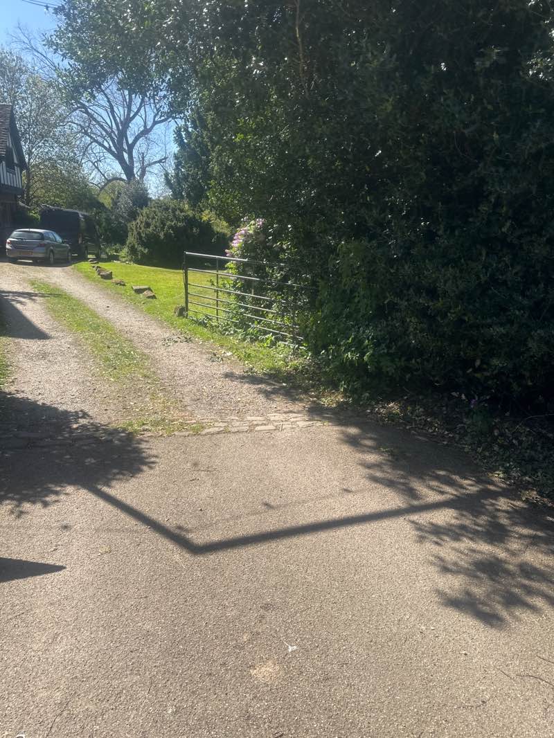 walking near me in Abbey Gardens in spring