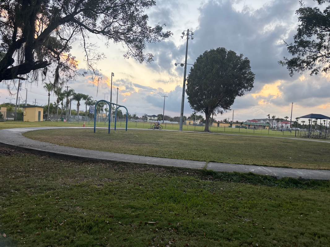 walking near me in Roberts Park in spring