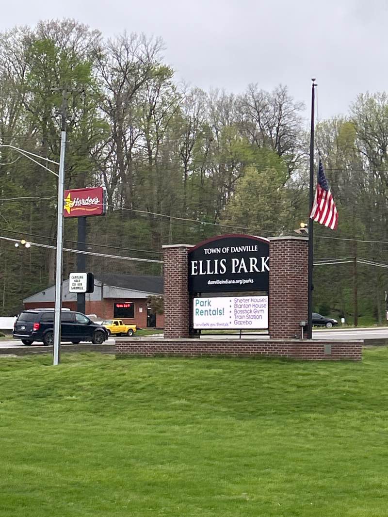 walking near me in Ellis Park in spring