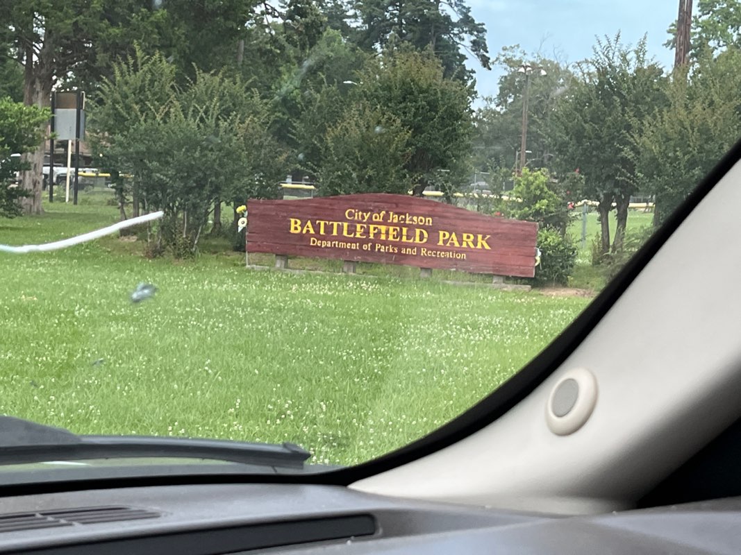 walking near me in Battlefield Park in summer