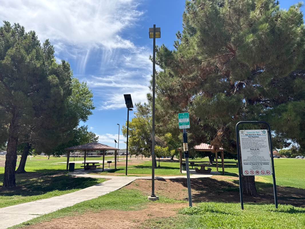 walking near me in Sunnyside Park in autumn