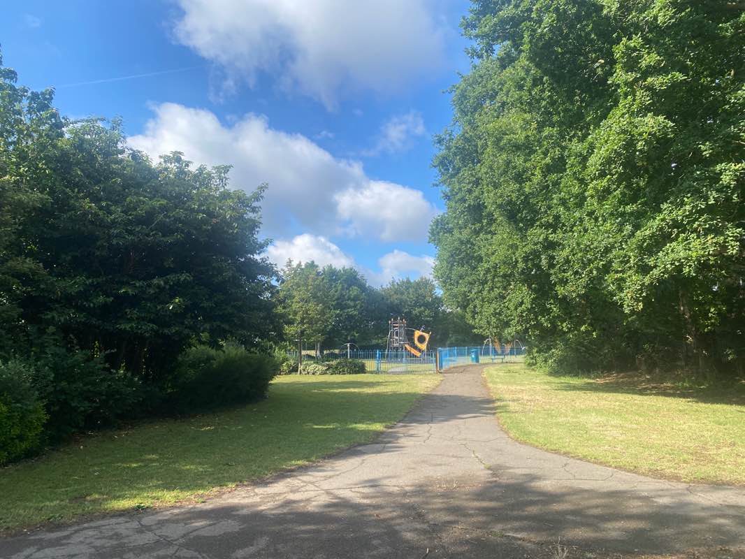 walking near me in Eastwood Park in autumn