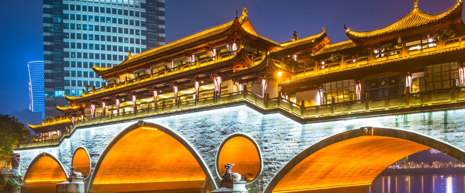 成都的夜晚🌙✨️ - Chengdu by Night 🌙 ✨️ logo