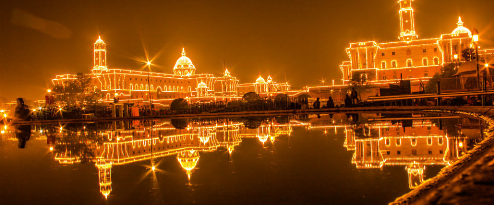 New Delhi - Night Skyline π β¨οΈ 550K logo