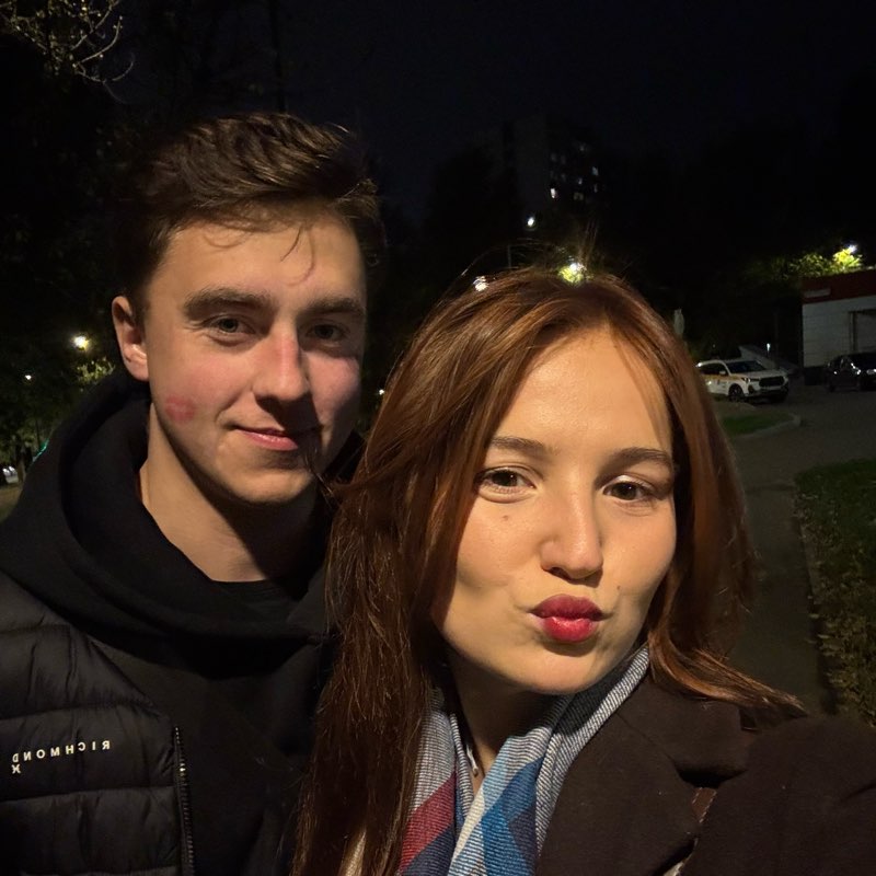 Саша и Даша logo