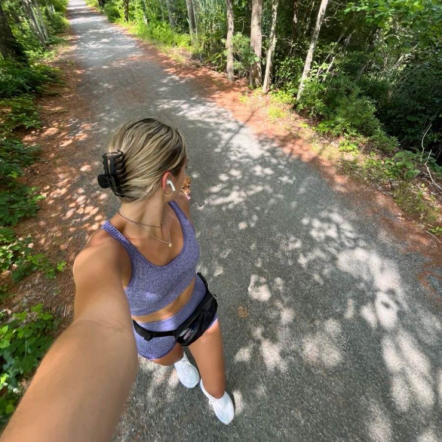 Baddies Walk 🌸 logo