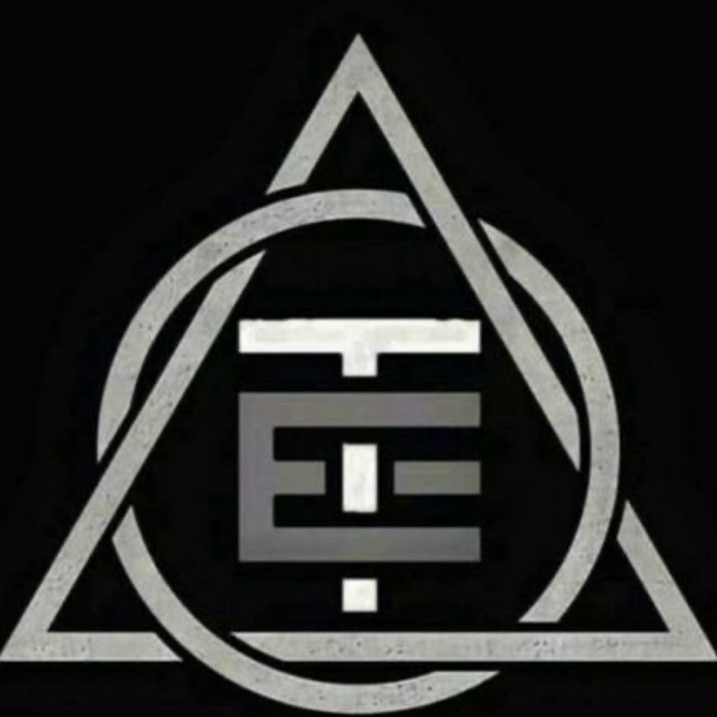 Compás de hierro logo