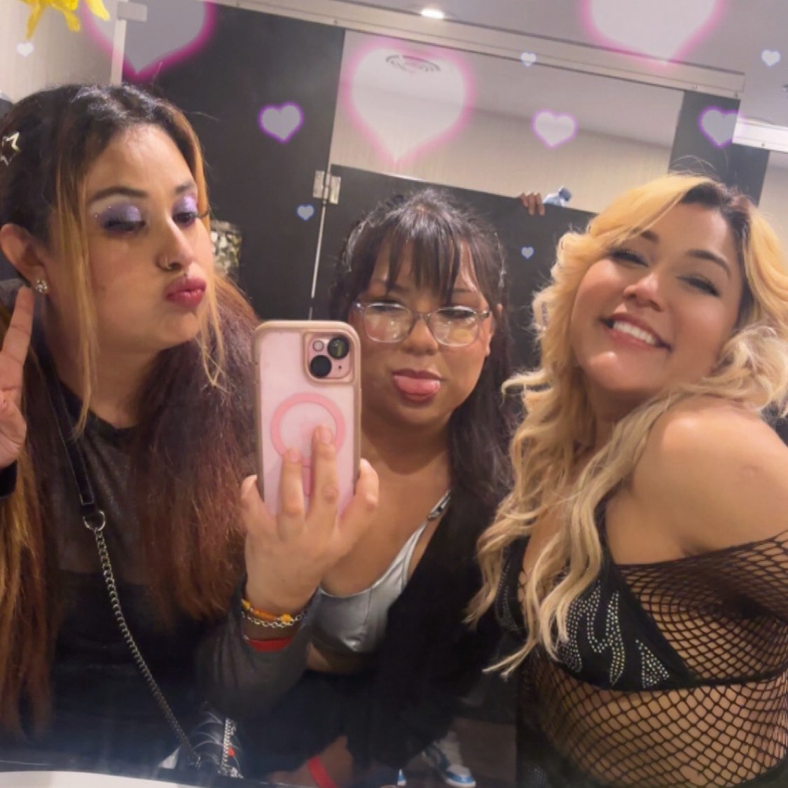 Rave 🫶🏼 bunnies🐰 logo