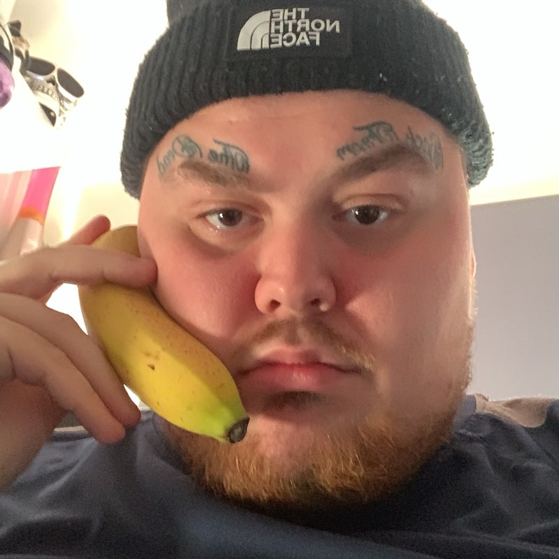 STAY BIZZY CREW logo