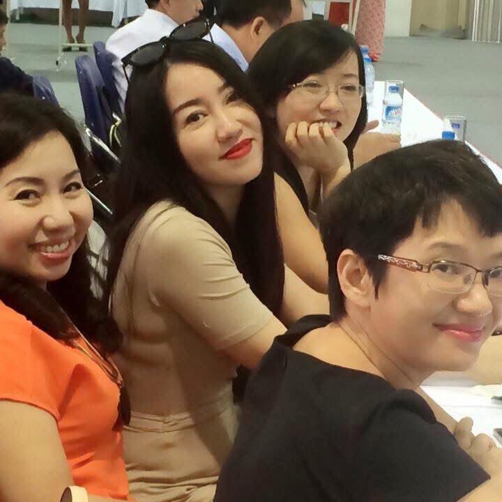 4 người đi khắp thế gian logo