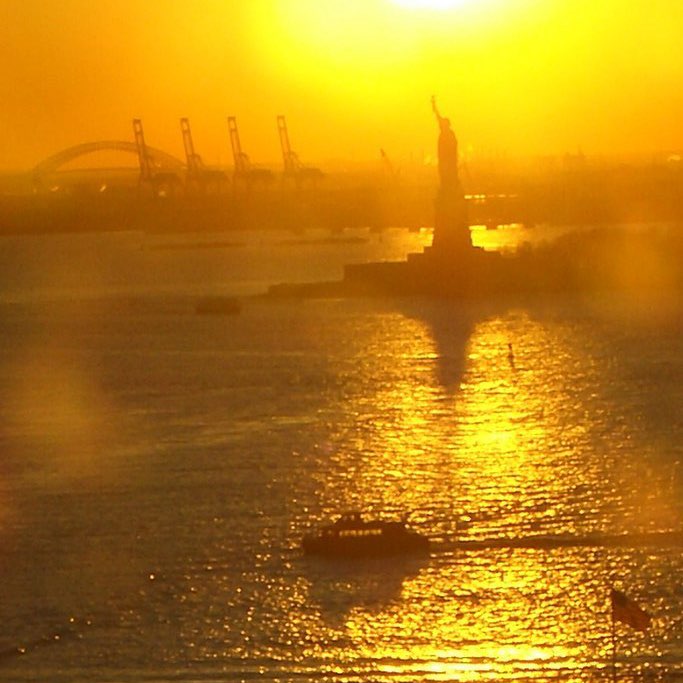 Walking Puctures logo