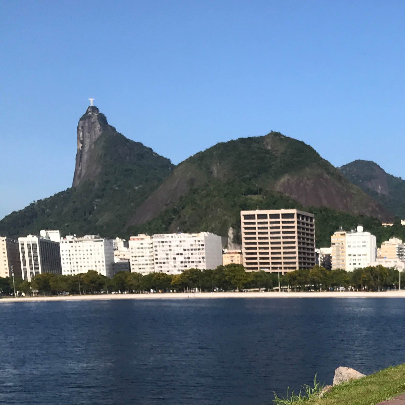 Caminhar é bom e faz bem! logo