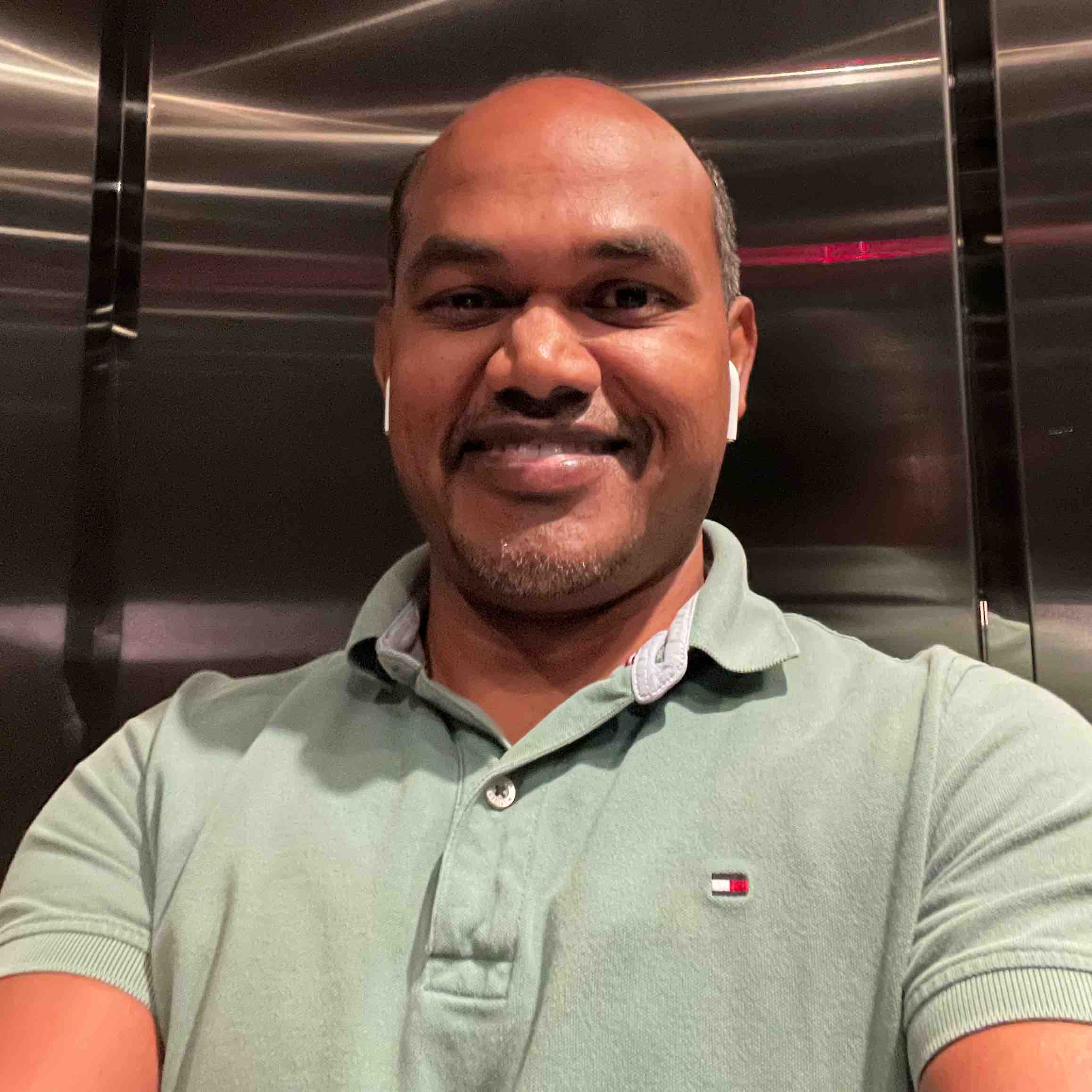 Dr.Harinarayanan Family logo