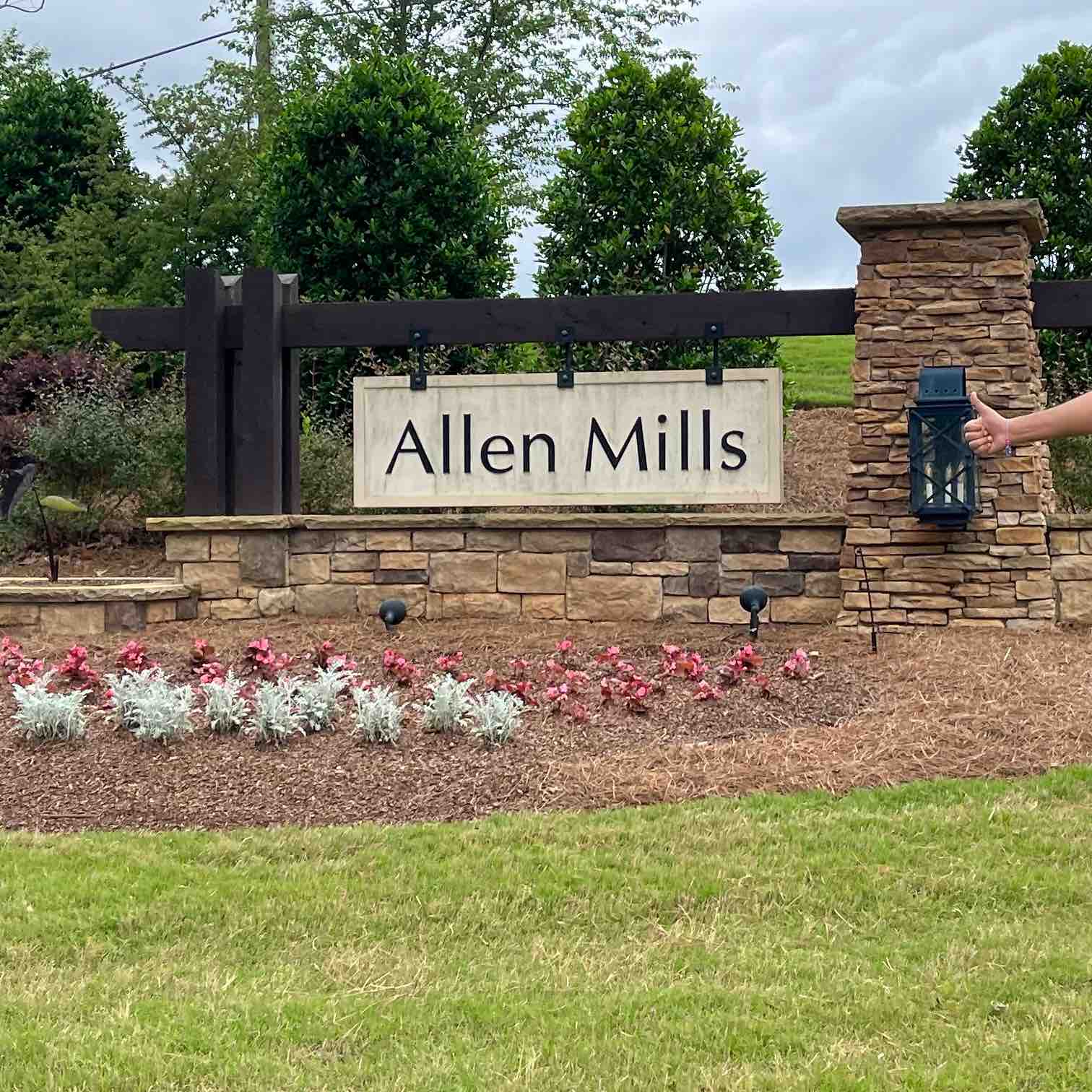 Allen Mills logo