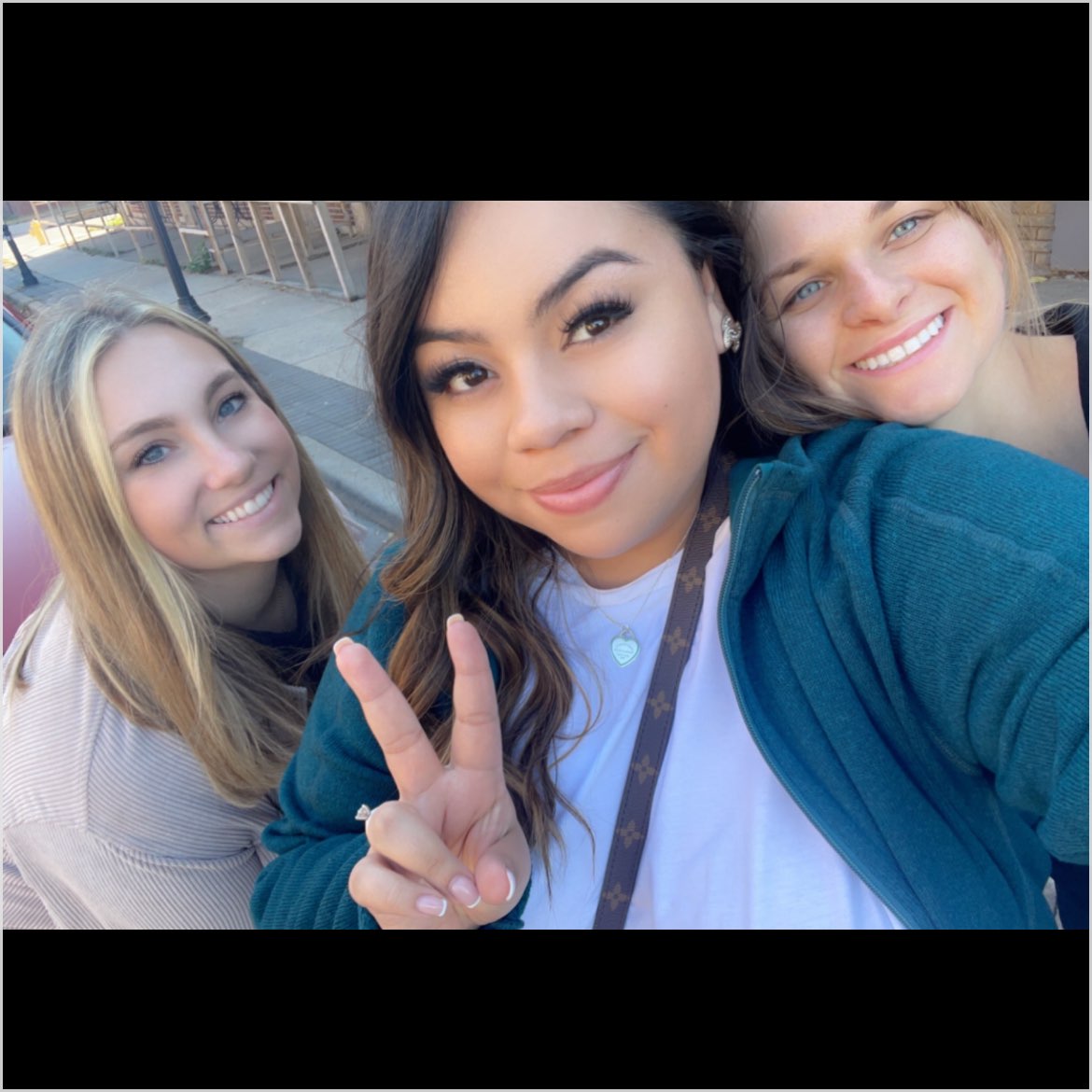 Workout Buds 🏋🏼‍♀️🏃🏼‍♀️👟 logo