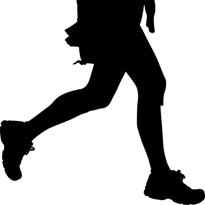 三里ランニング logo