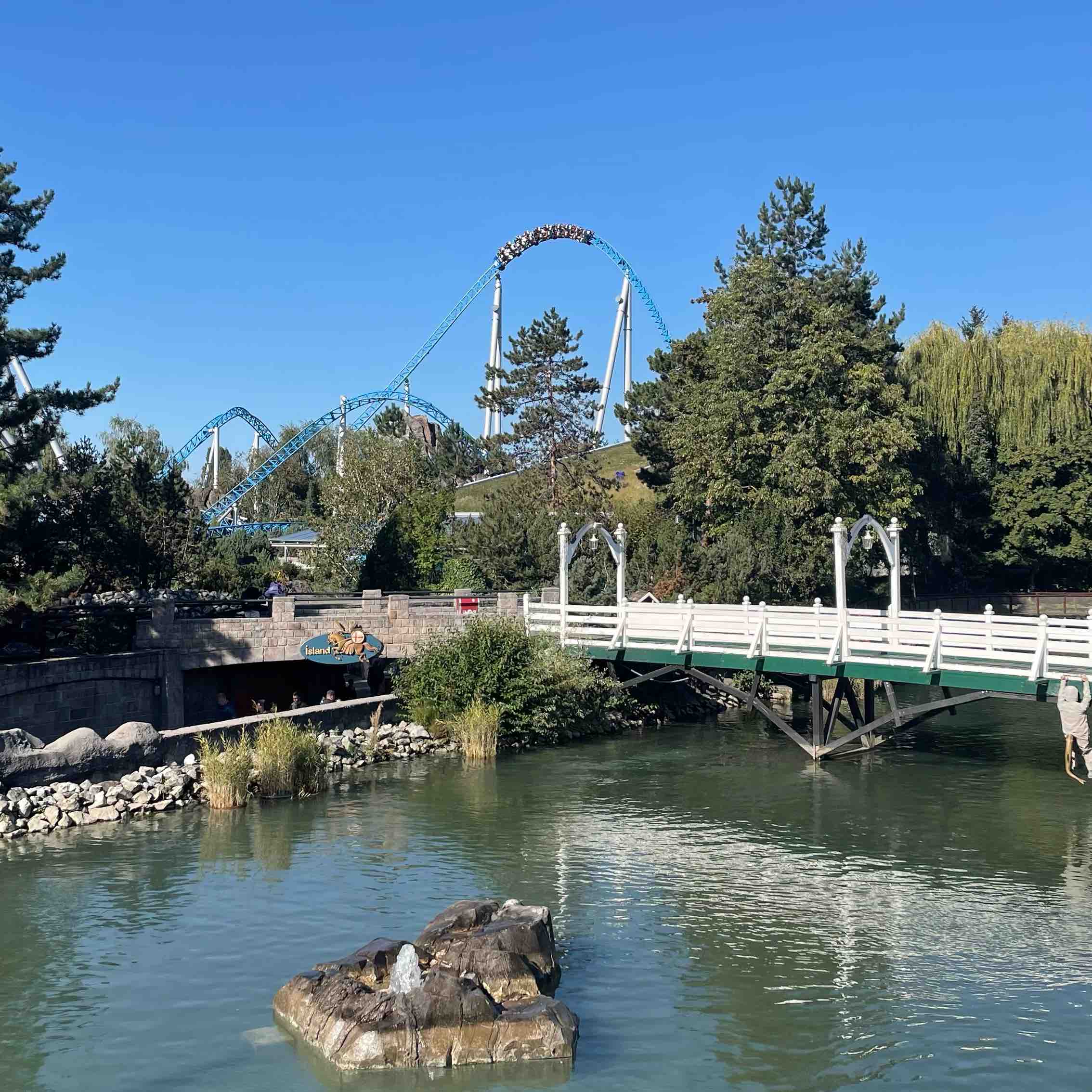 Amusement park walkers logo