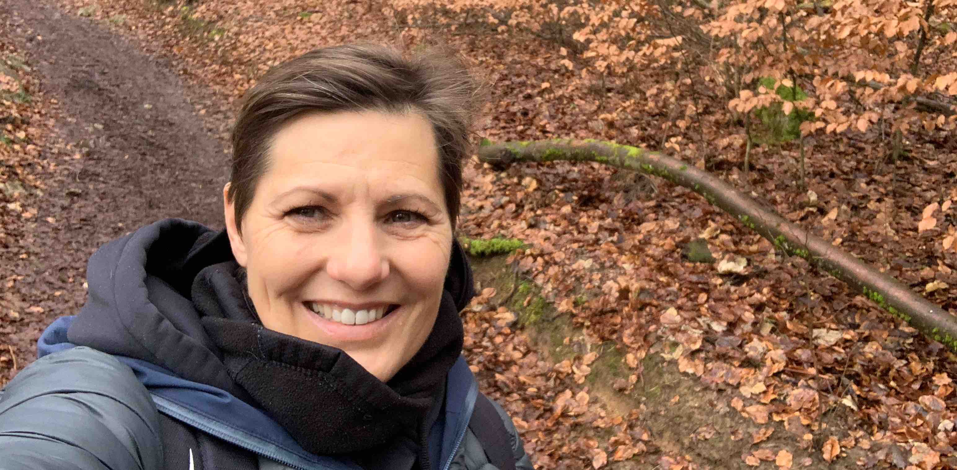 champagnes walkers banner