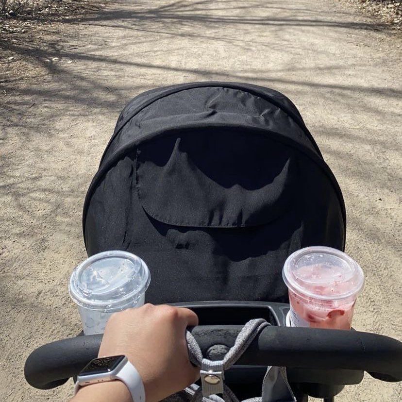 HOT MOM WALK 🤩🌻🥰👣 logo