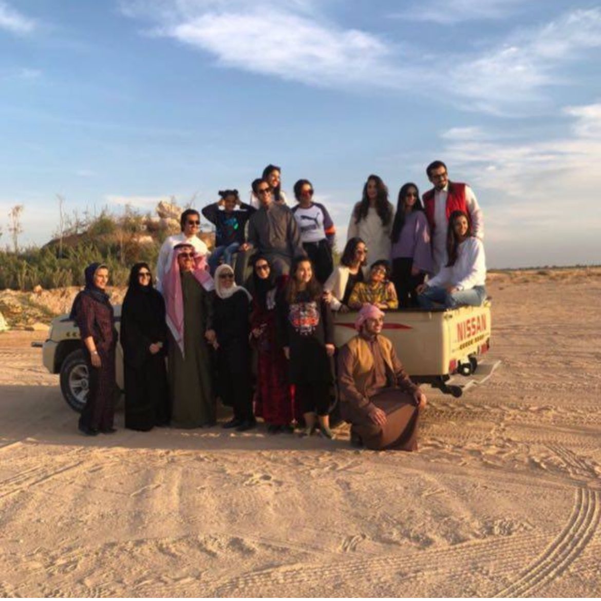 أم أربعة و أربعين 🐛 logo