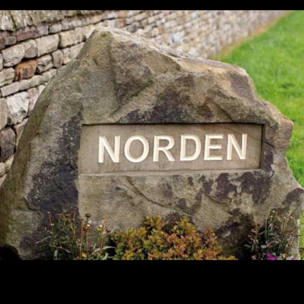 قدم بڑھاؤ logo