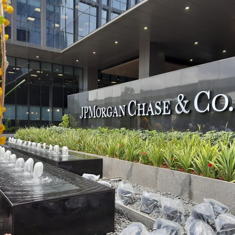 AWM Movers & Shakers logo