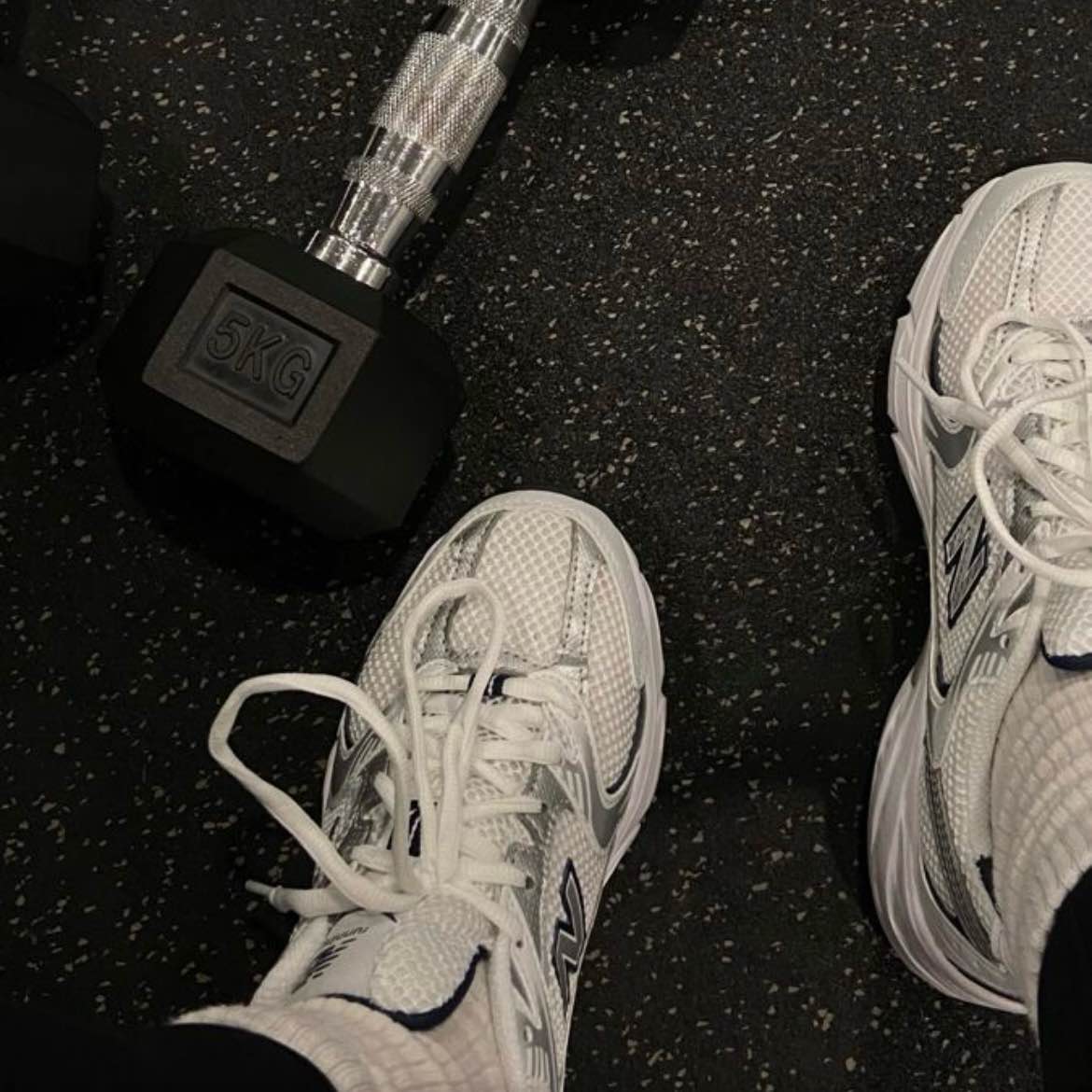 the stronger💪 logo