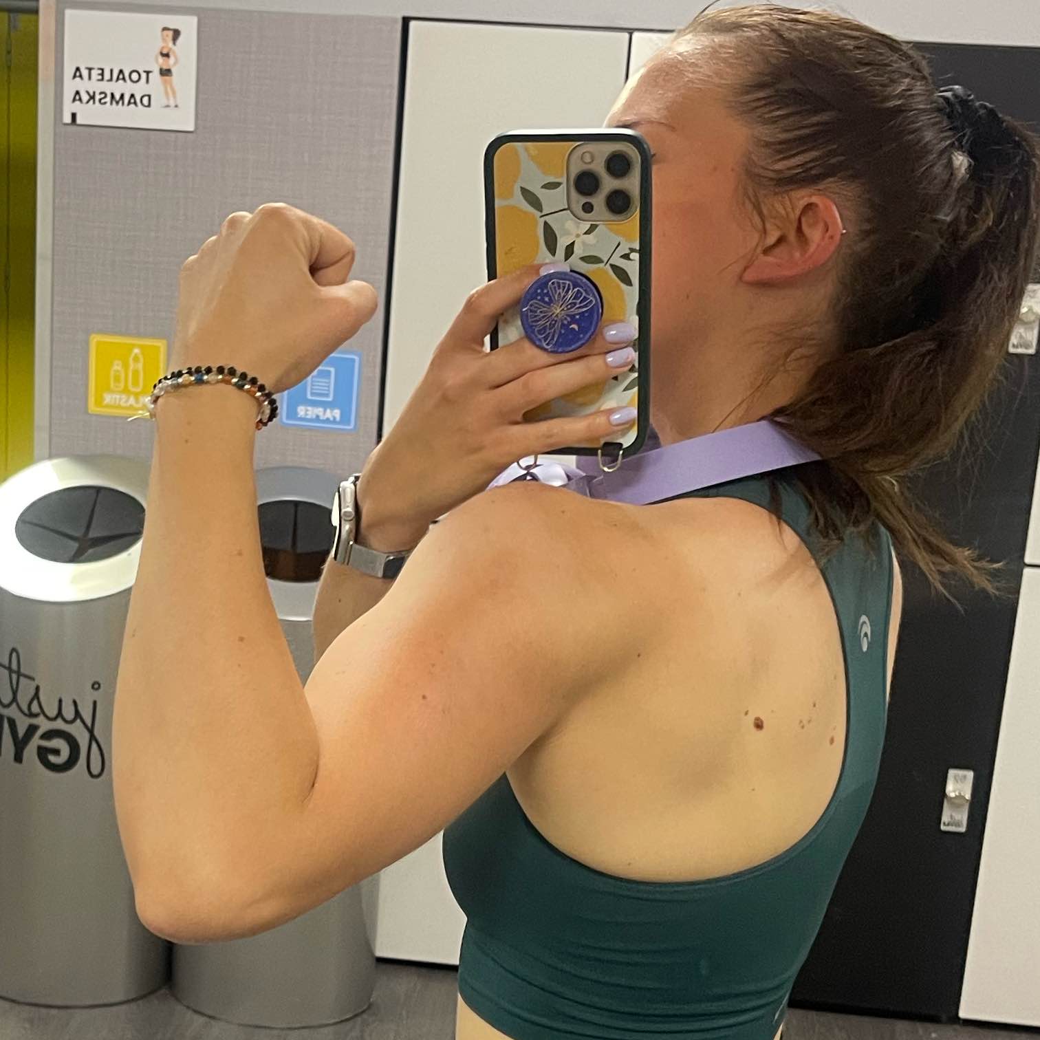 LasChicas💛♥️ logo