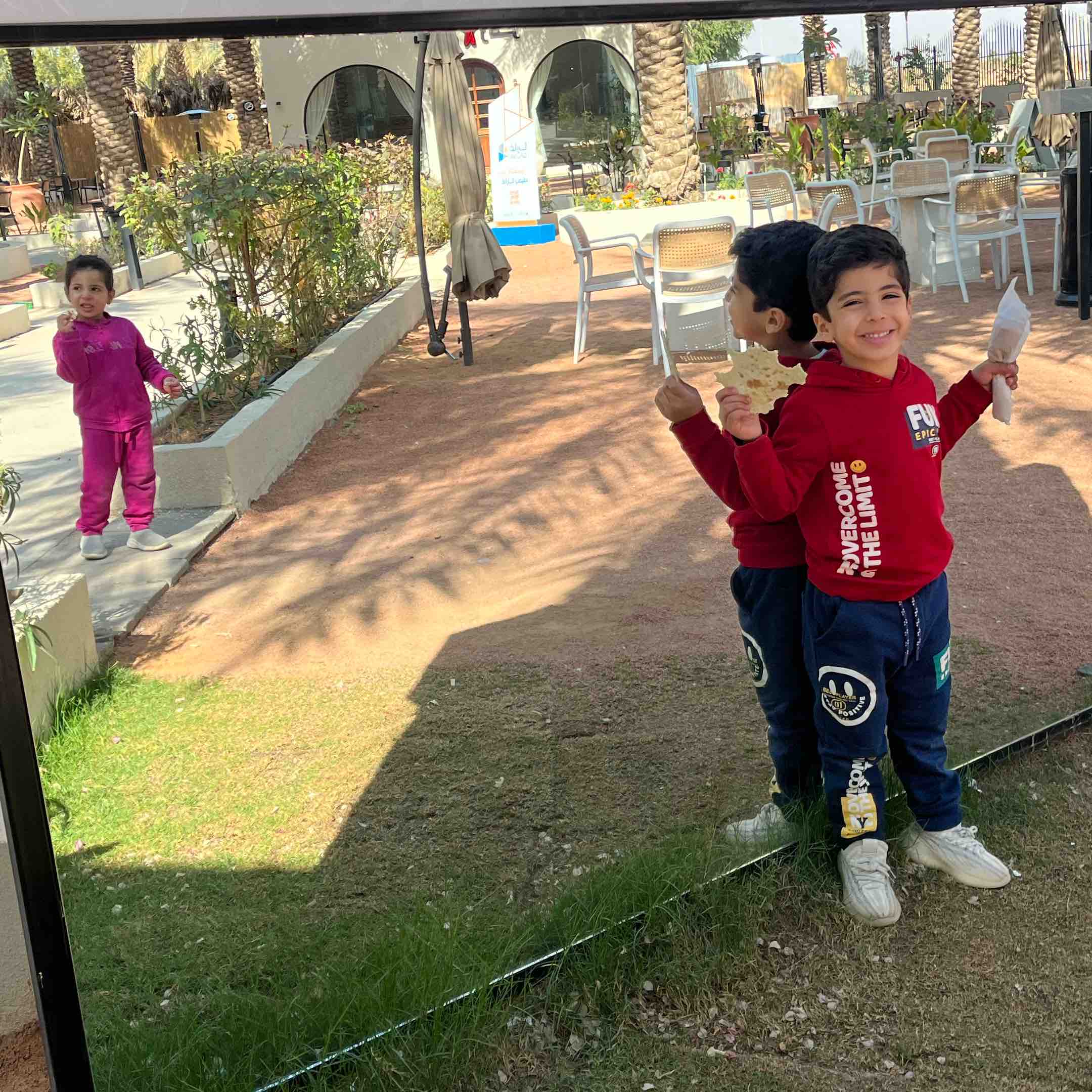 العدائين logo