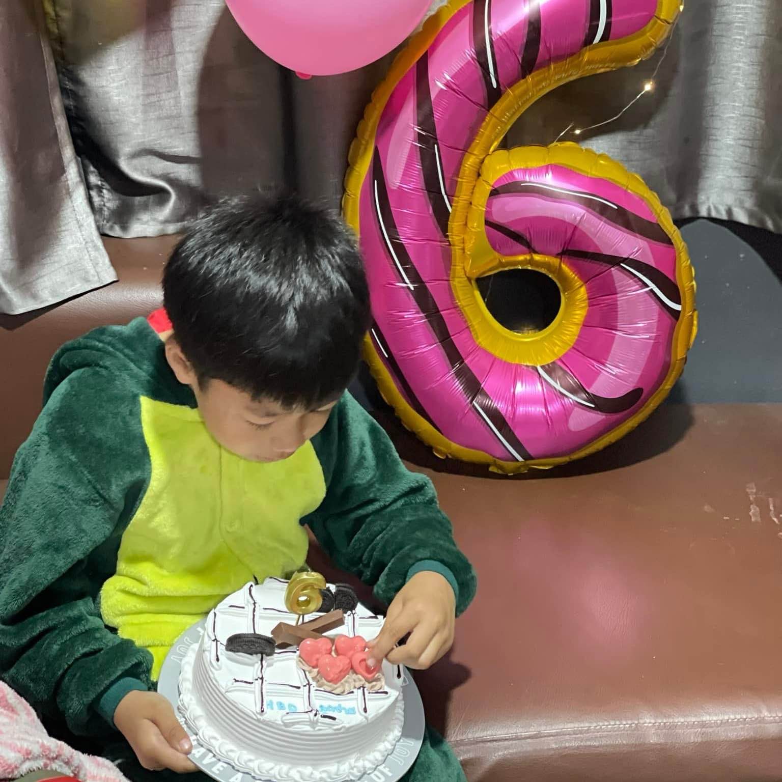 ก้าว ไป ไหน logo