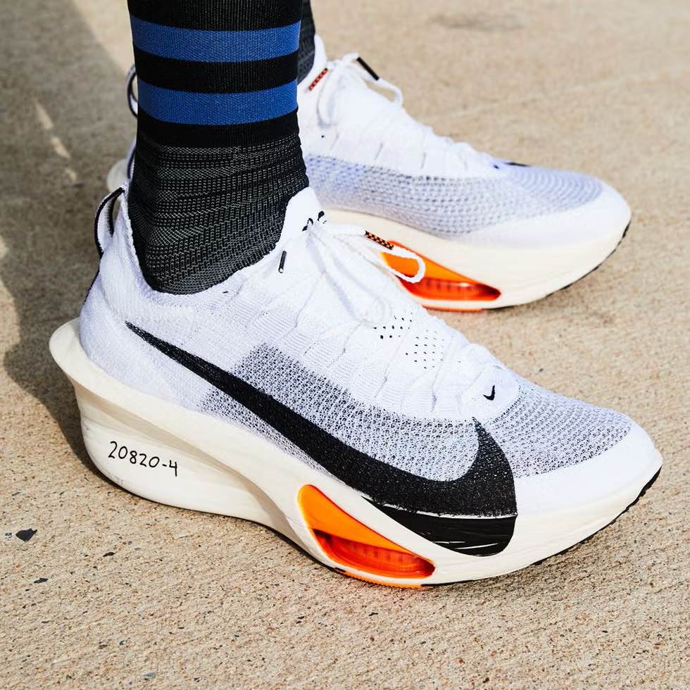 Stroll for MOGA logo