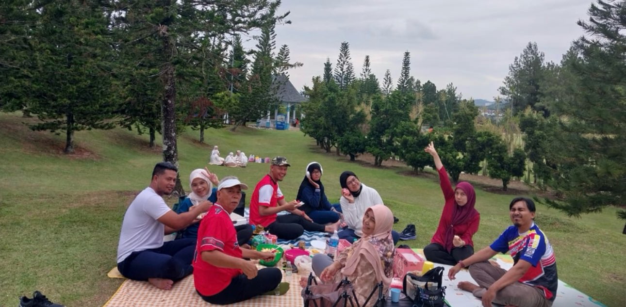 Family Tok Kiah Club banner