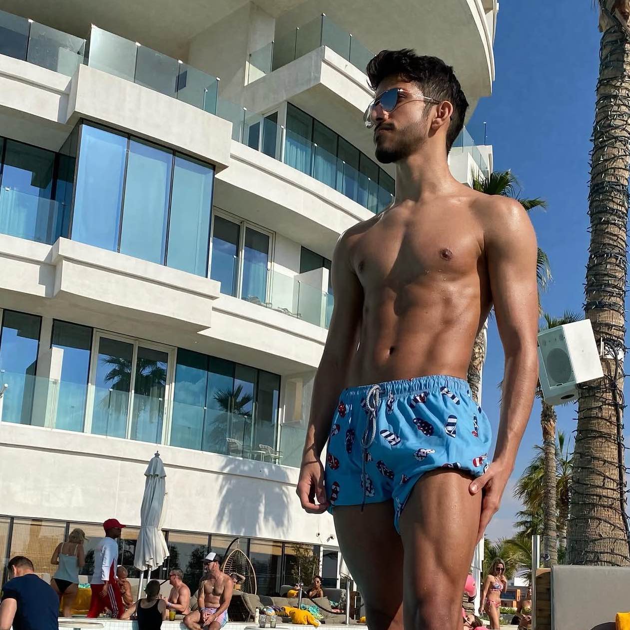 عيال بيت نانا logo