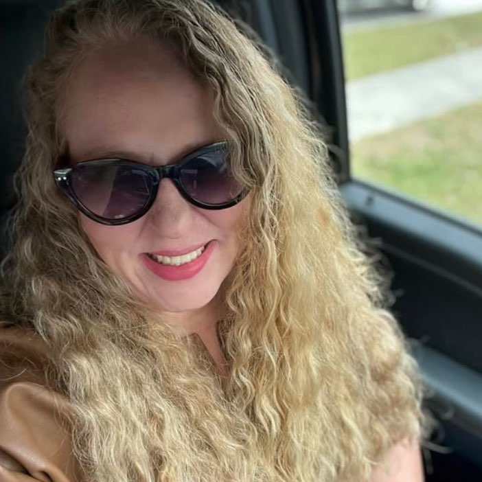 Camilla Reyes ❤️🇺🇸 logo